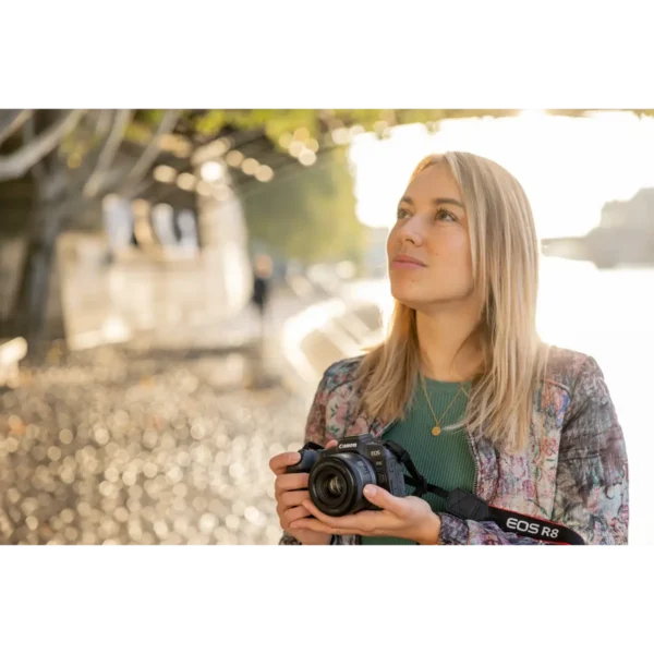 Canon EOS R8