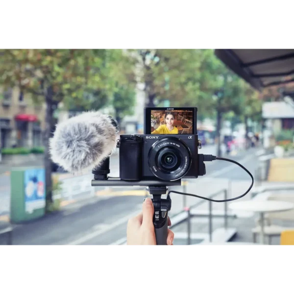 Sony α 6400 + SELP1650 MILC 24.2 MP CMOS 6000 x 4000 pixels Black