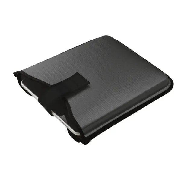 Trust 17655 tablet case 24.6 cm (9.7″) Sleeve case Black